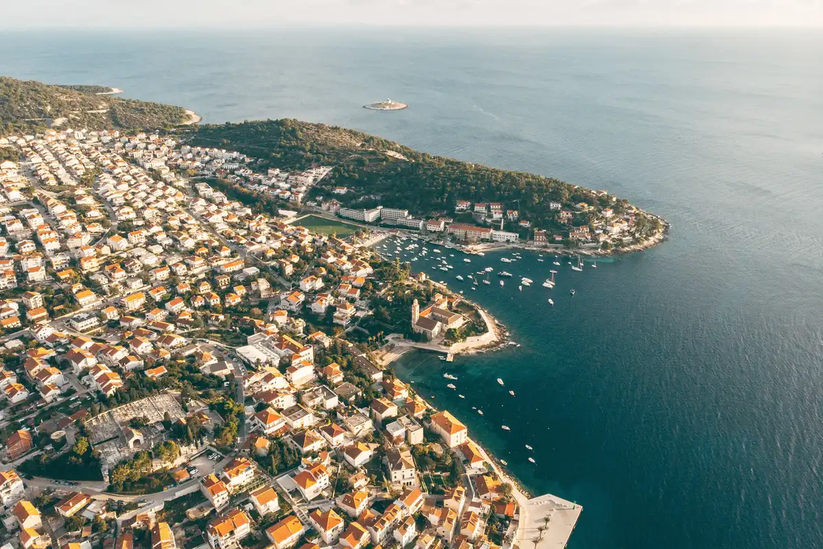 Charmante Städte auf den kroatischen Inseln laden zum Erkunden ein