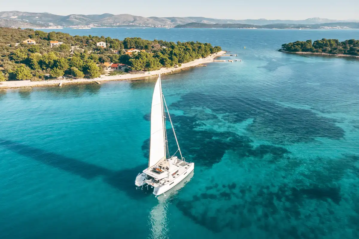 Entspannen und Genießen mit Skipper und Koch auf dem Katamaran in Kroatien