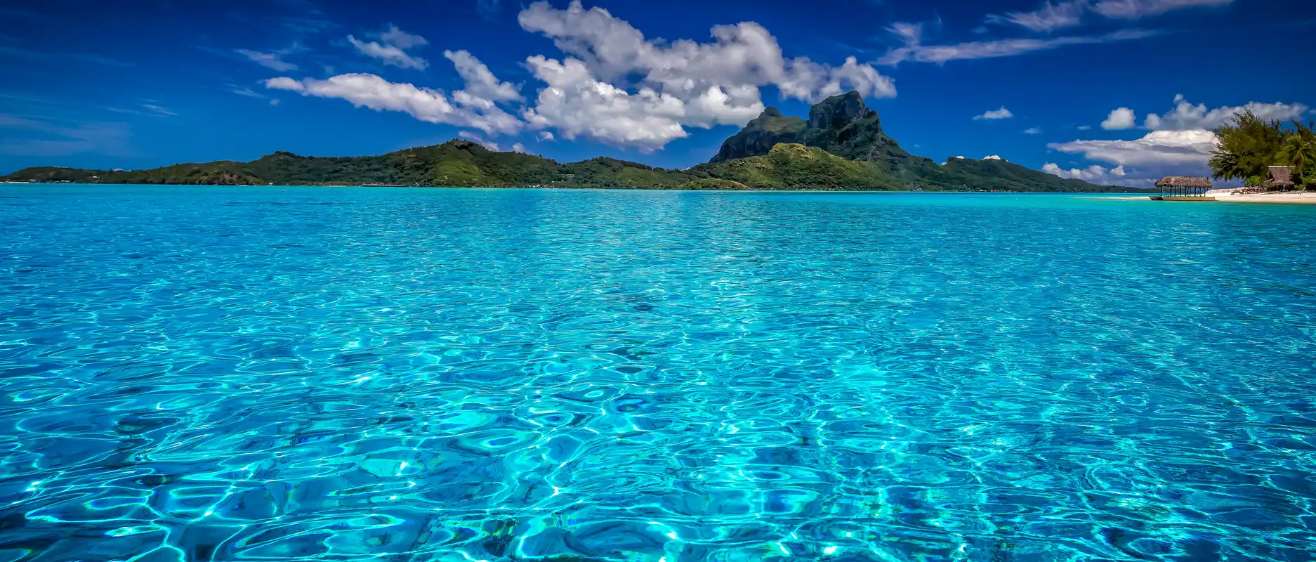Kristallklares Wasser in der Ankerbucht von Tahiti