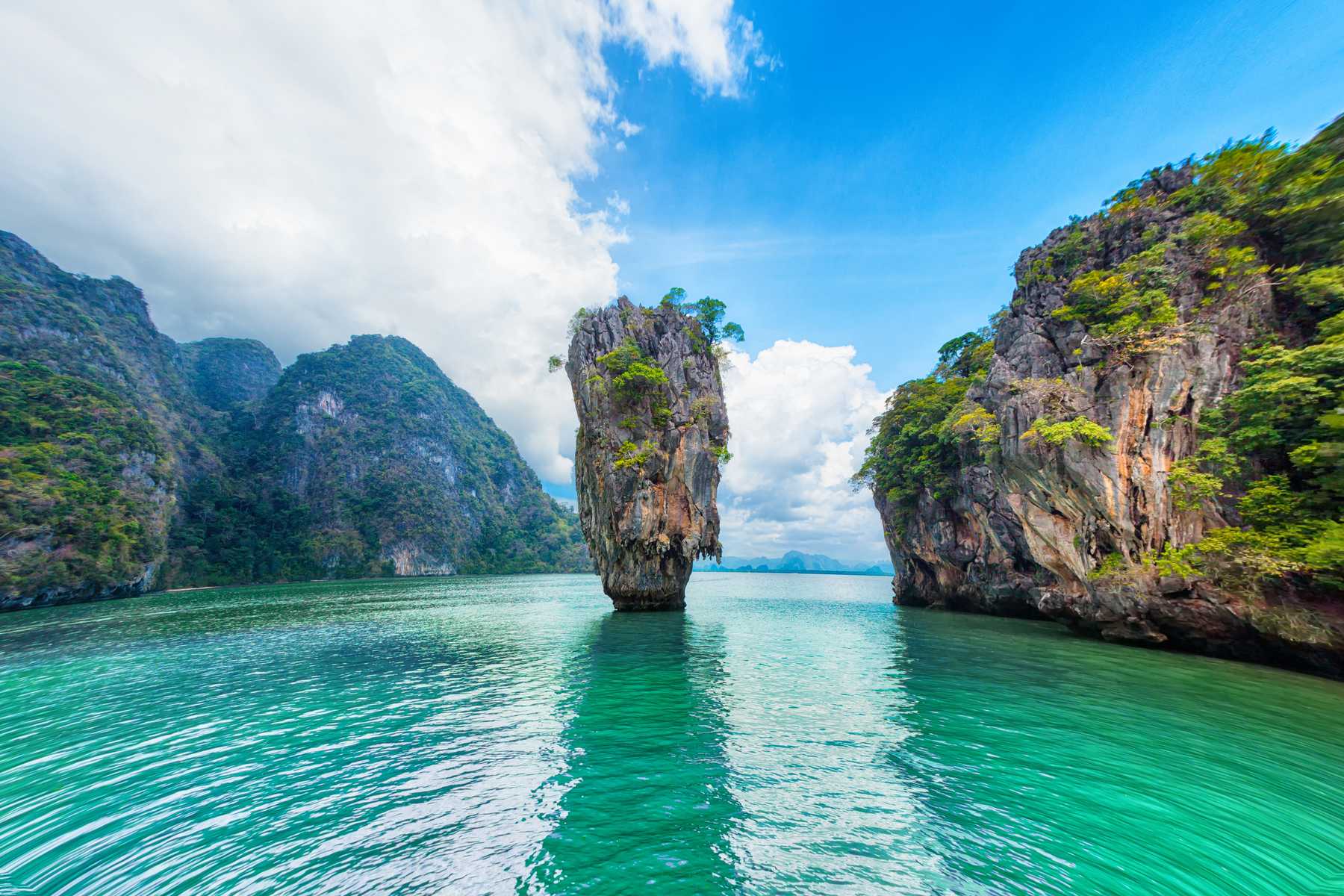 Atemberaubende Buchten beim Segeltörn Phuket