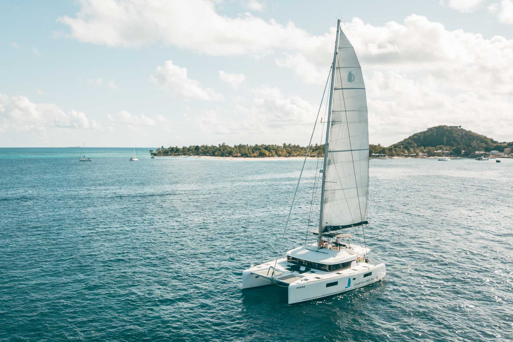 Segelsetzen beim Kojencharter Segeltörn