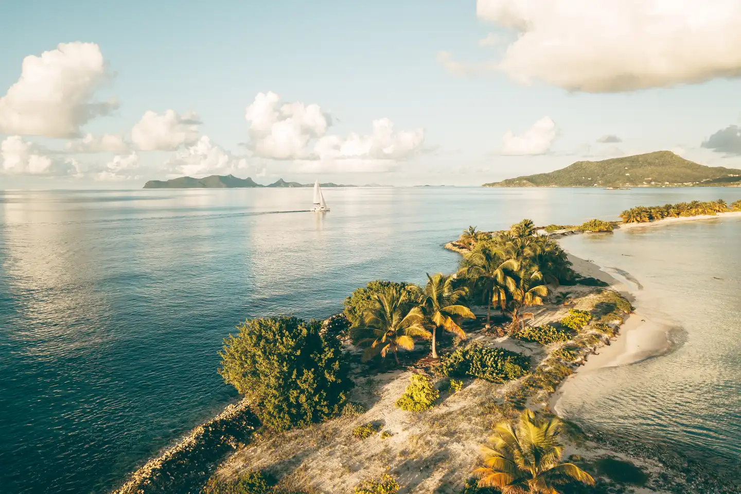 Traumhafter Segeltörn im Sonnenuntergang