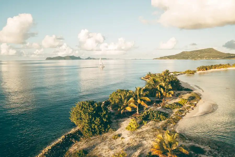 Traumhafter Segeltörn im Sonnenuntergang