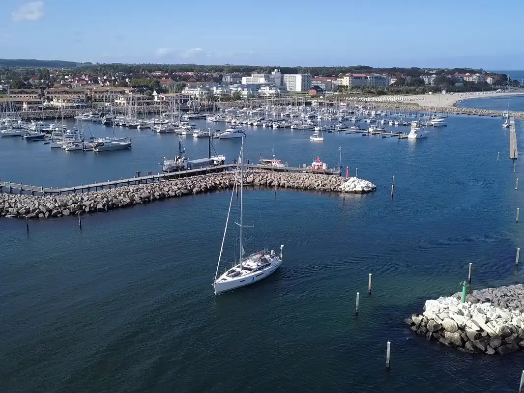 Calima bei der Hafenausfahrt