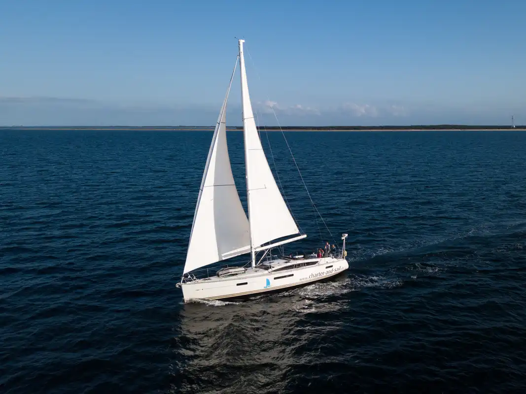 Jeanneau 53 unter Segeln