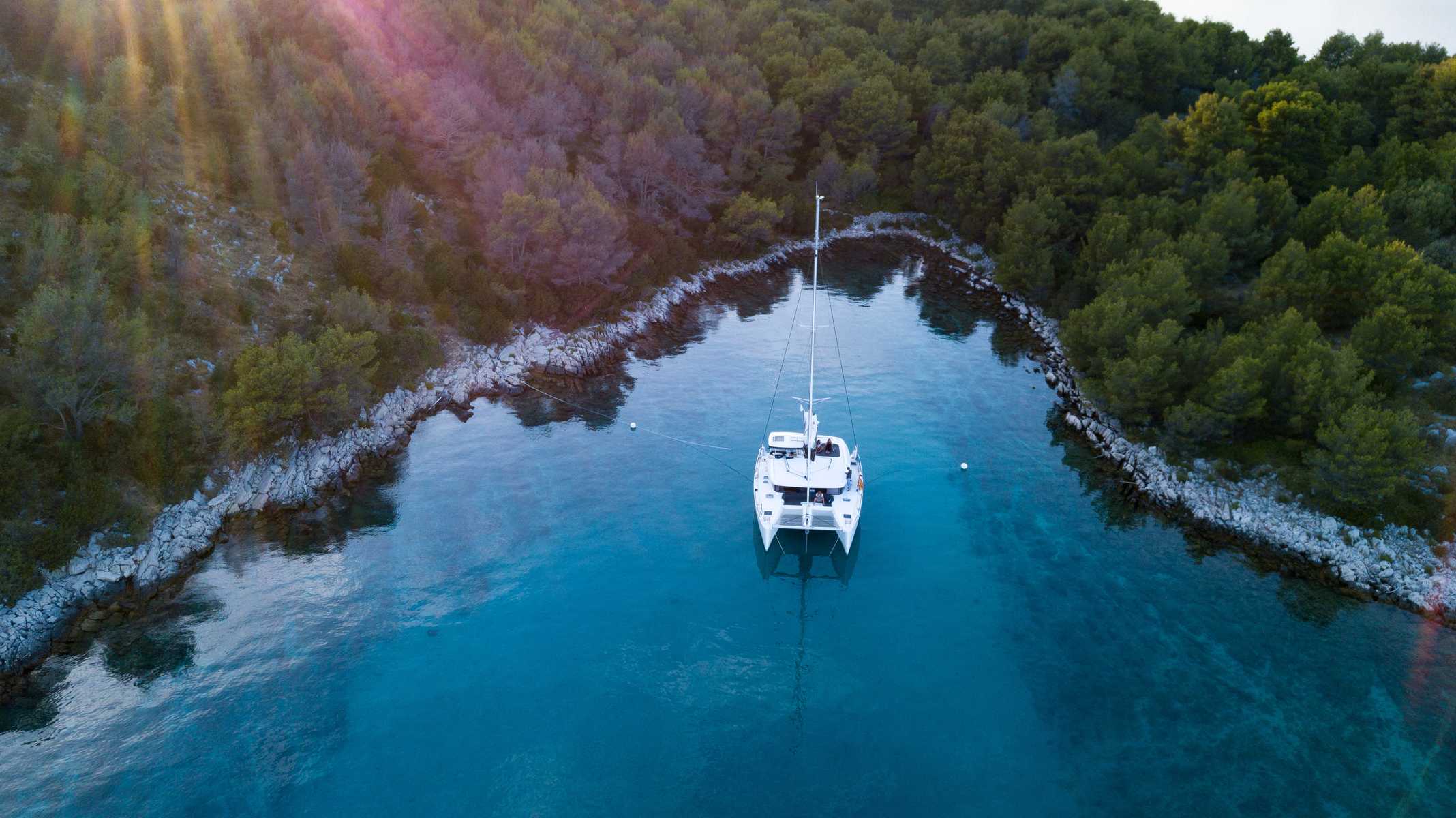 Ankern in wunderschöner Kulisse in Kroatien