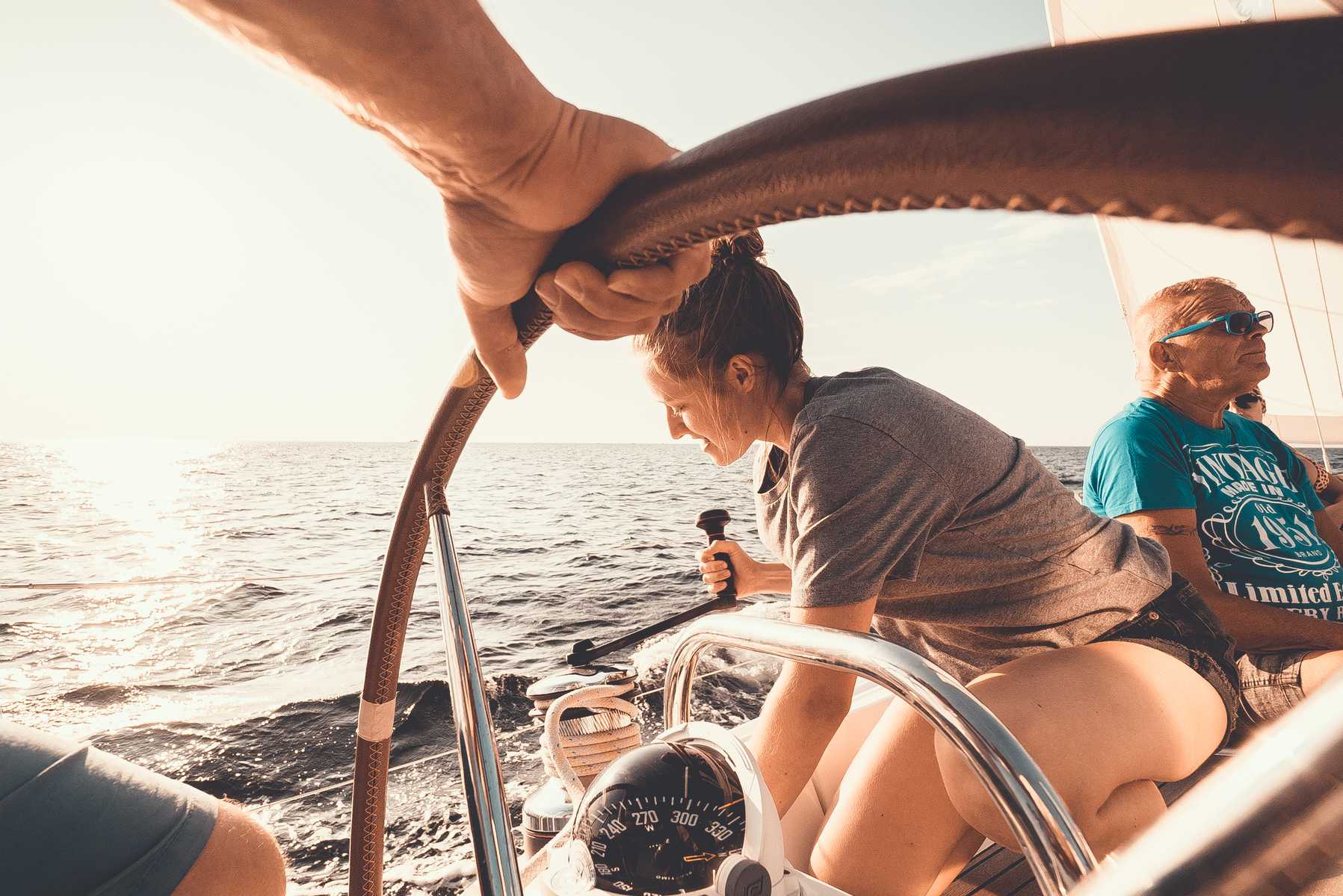 Aktives Mitsegeln bei den Segeltörns auf der Ostsee