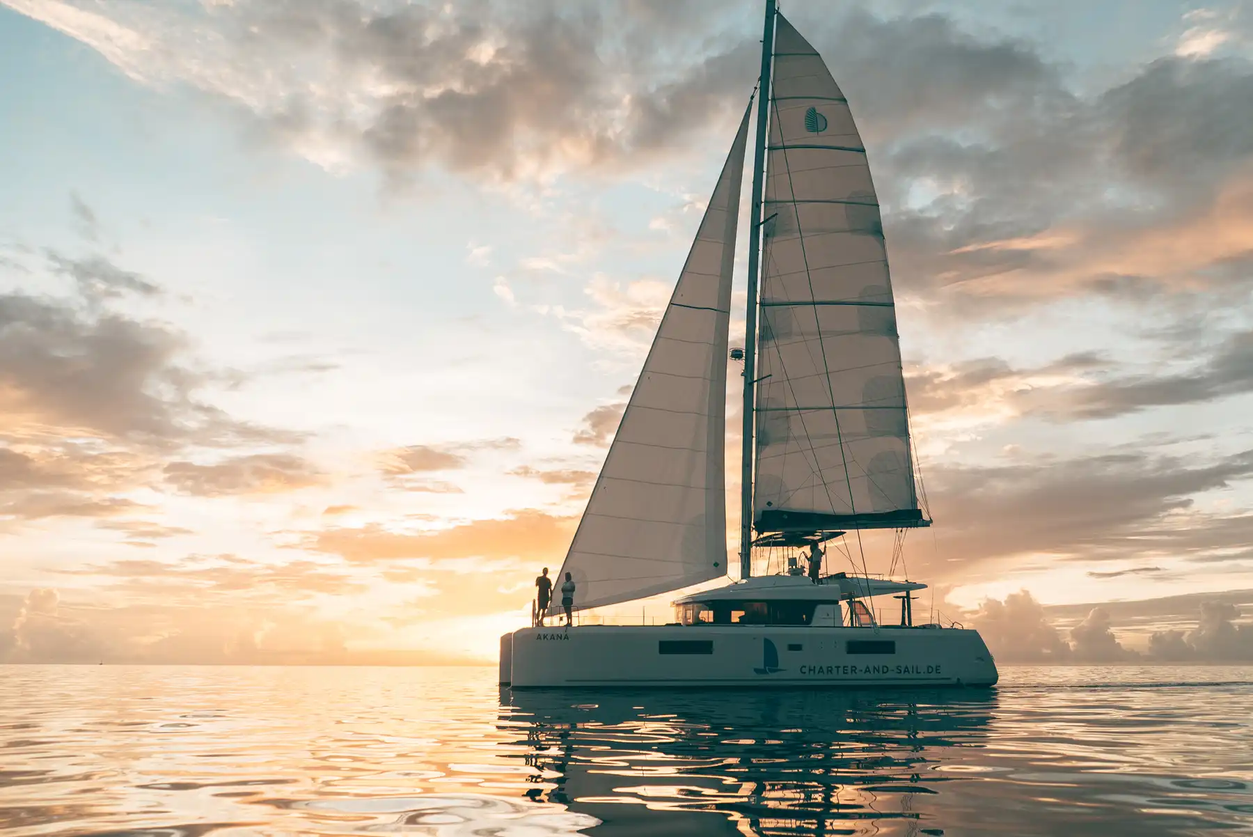 Sonnenuntergang auf dem Katamaran in der Karibik