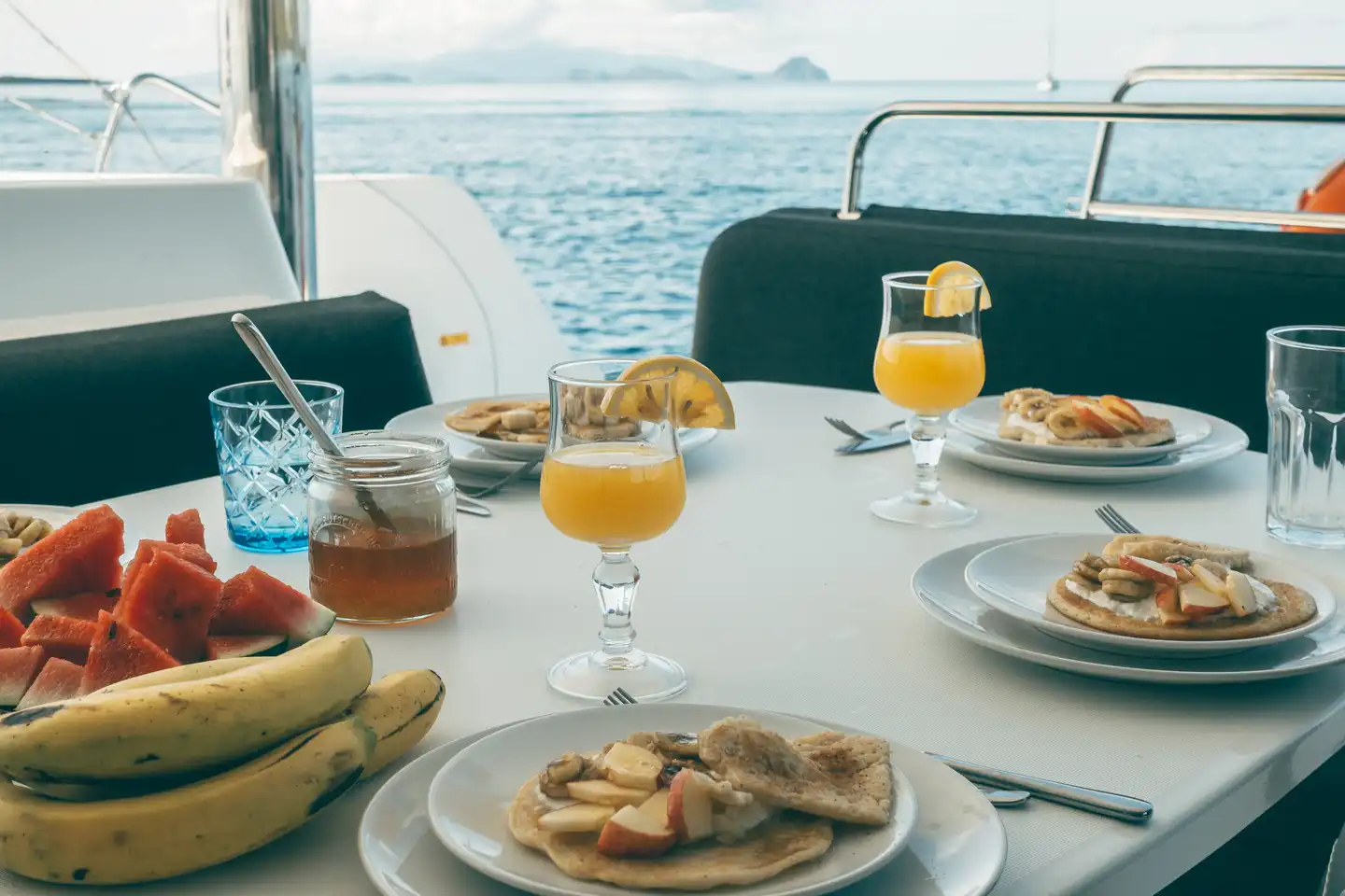 Leckeren uns gesundes Frühstück an Bord