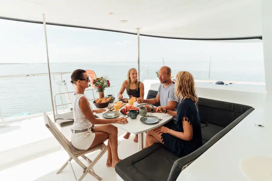 New-41-Fountaine-Pajot-Exterior-03