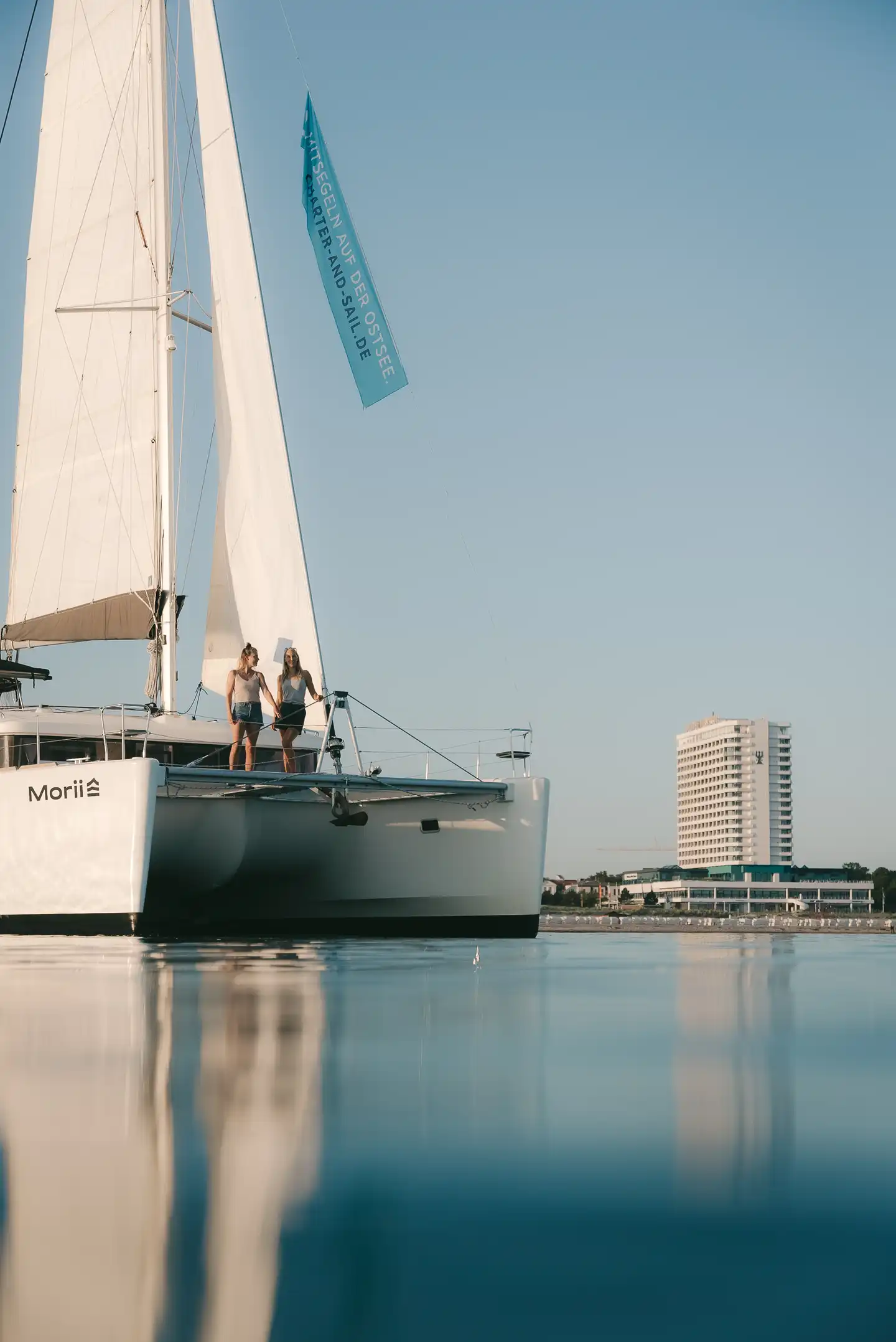 Segeln im Sonnenschein vor Warnemünde