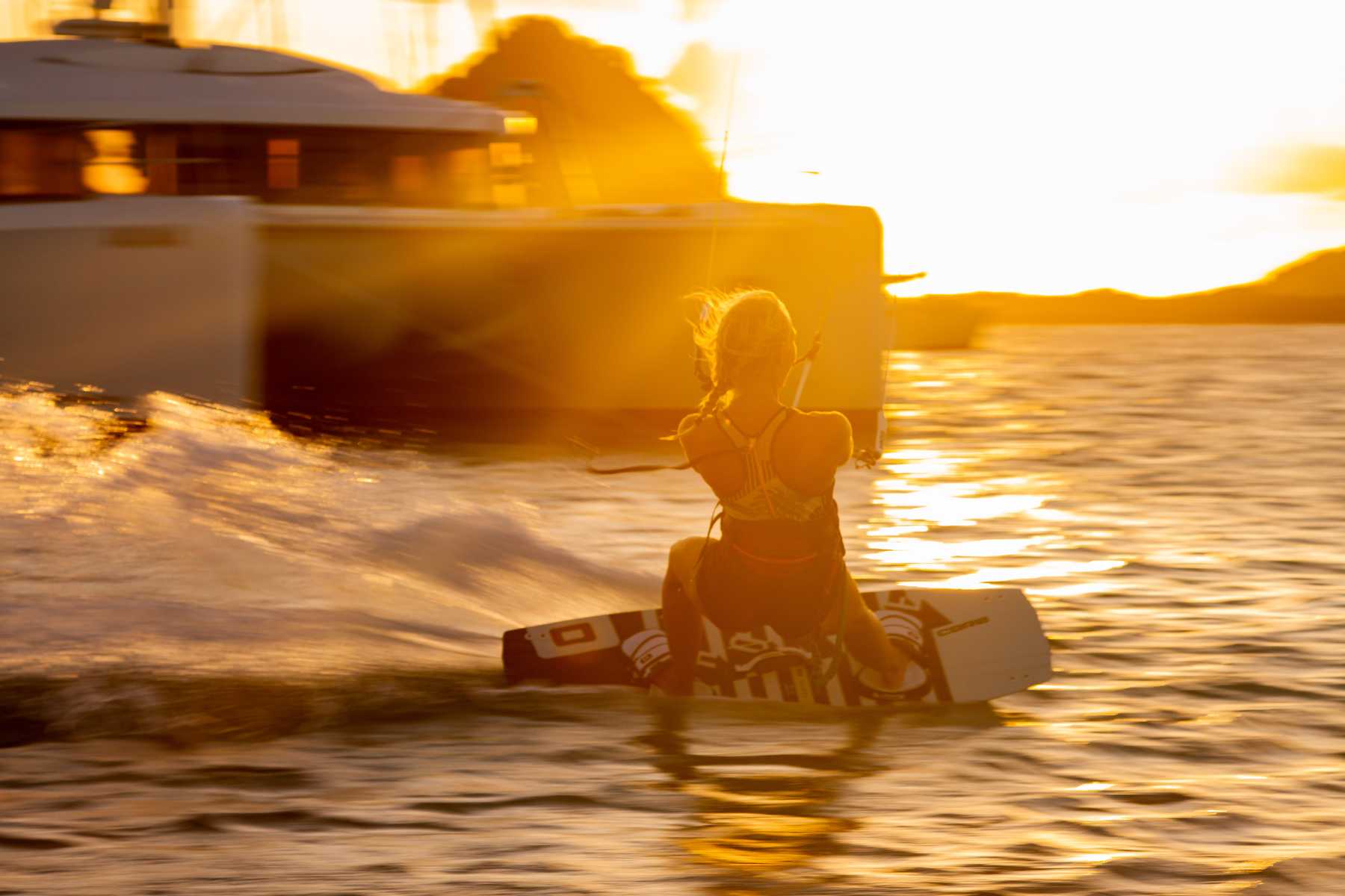 Kitesession im Sonnenuntergang