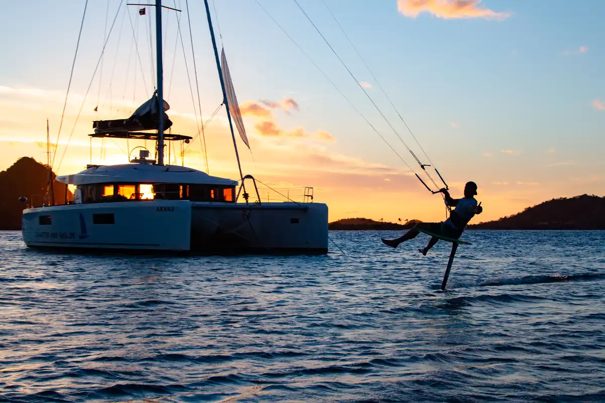 Kiten im Sonnenuntergang