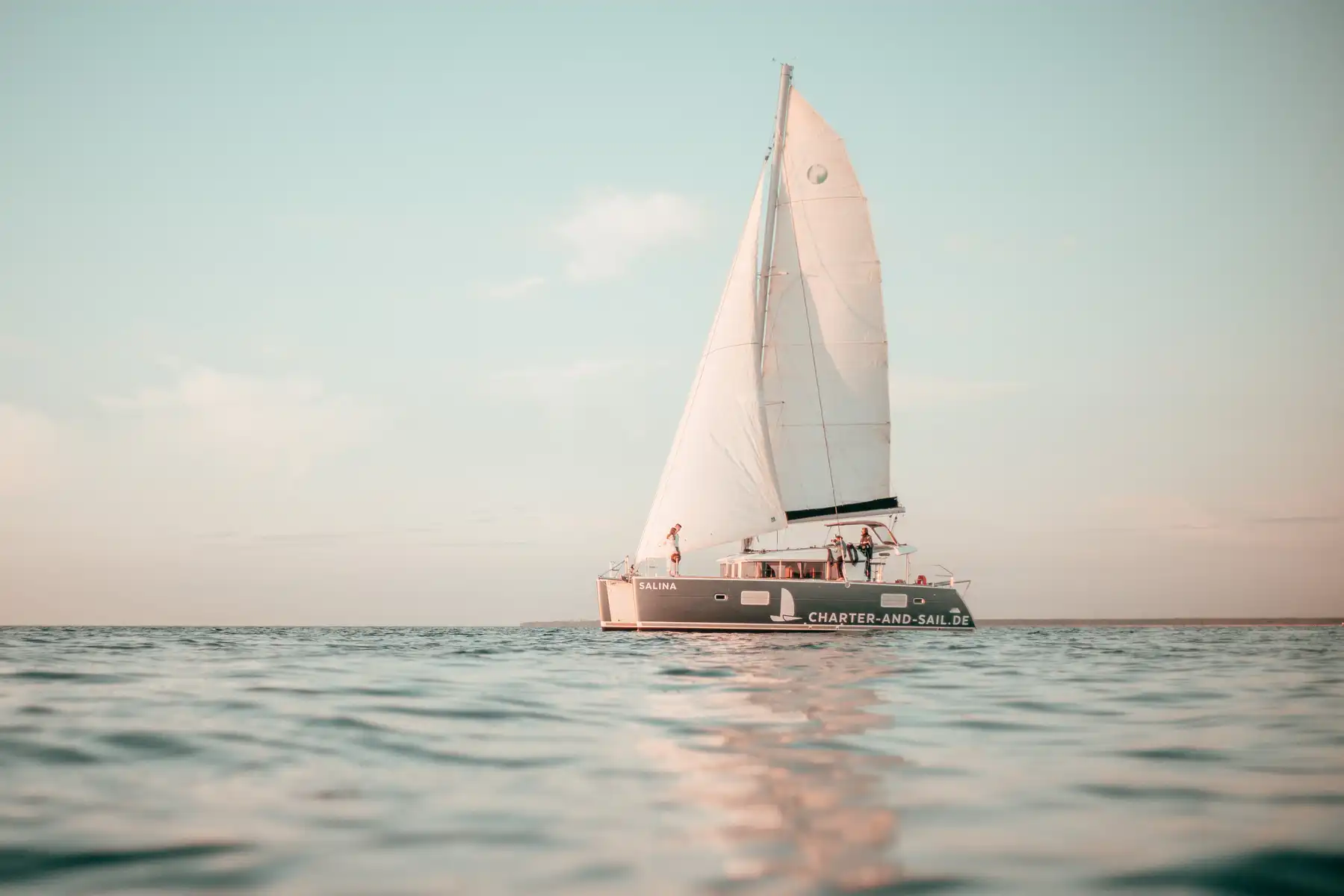 Mitsegeln auf dem Katamaran