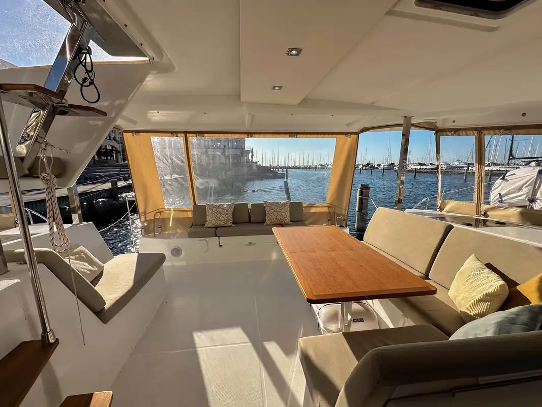 Isla 40 Lounge und Esstisch