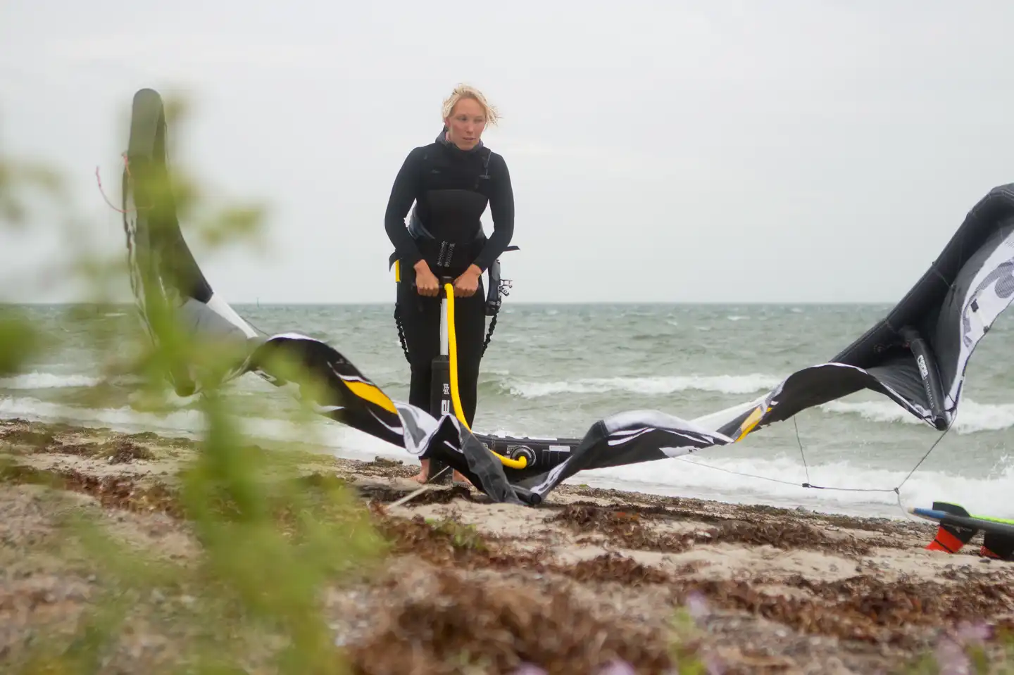 Vorbereitungen für die Kitesession beim Kite & Sail