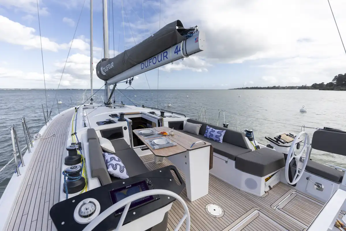 Dufour 44 Cockpit Sitzarea