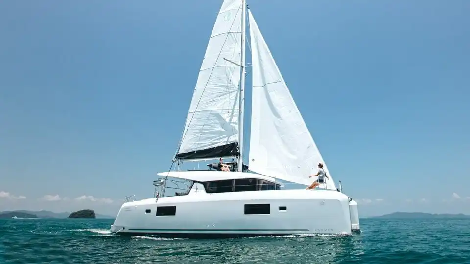 lagoon_42_catamaran_-_4_cabins_4_double_-_2019_-_nassau_-_staniel_cay_35784_613008.jpg.webp