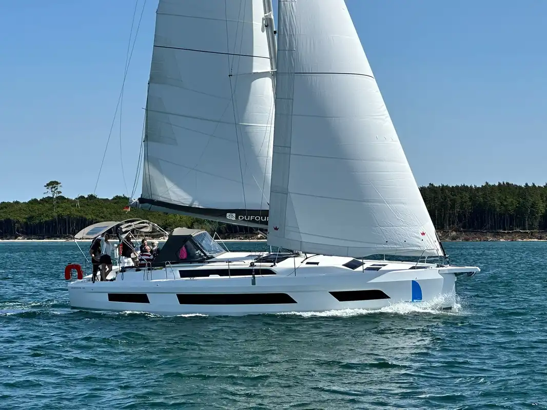 Dufour 44 unter Segeln
