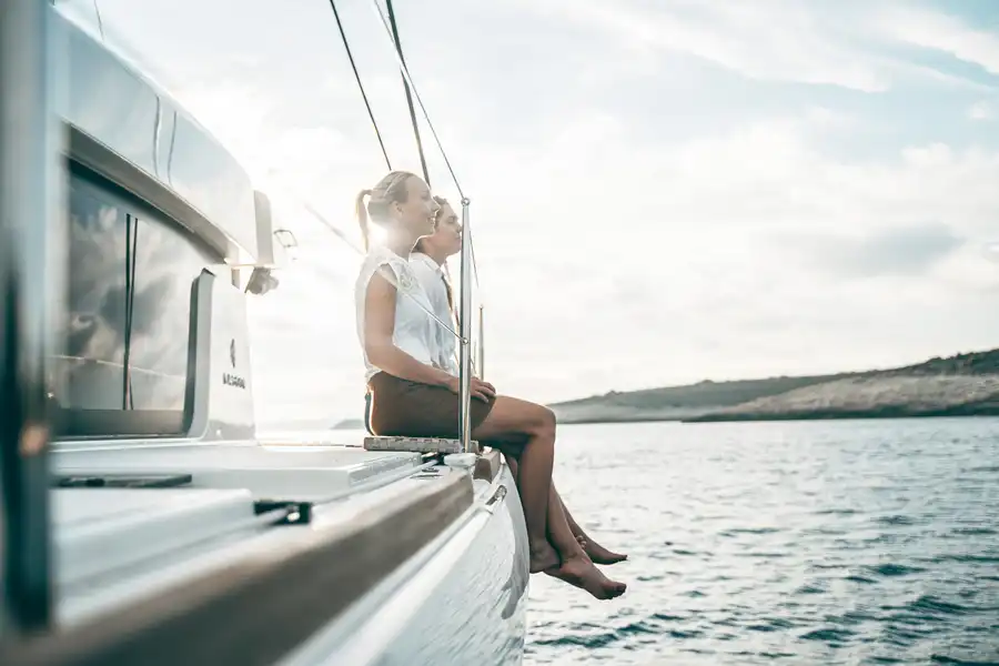 Einen traumhaften Tag auf dem Katamaran erleben