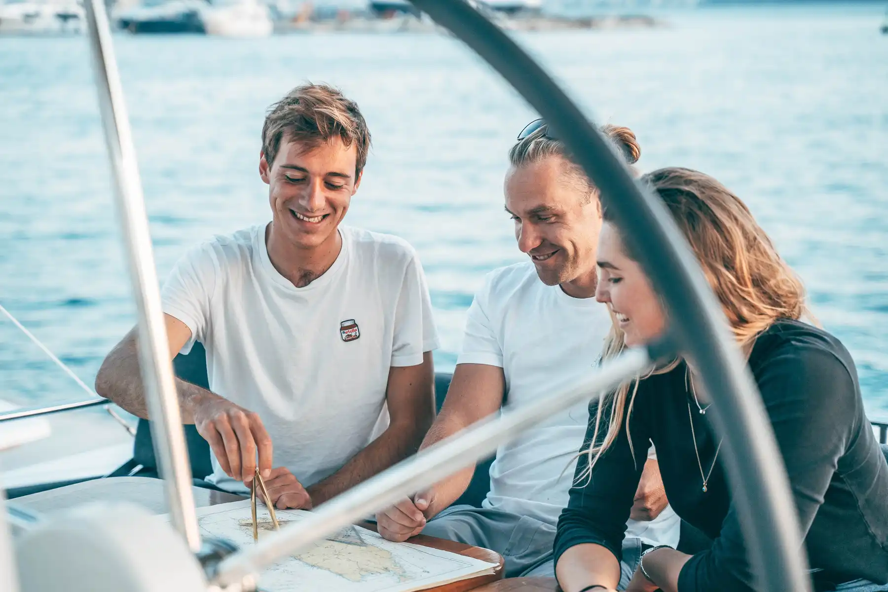 Gemeinsames navigieren beim Segeltörn