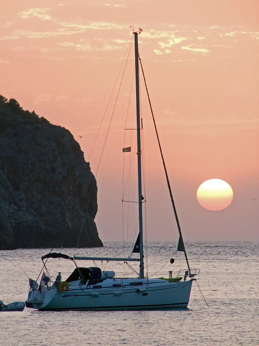 sailing-ship-1090467_1280
