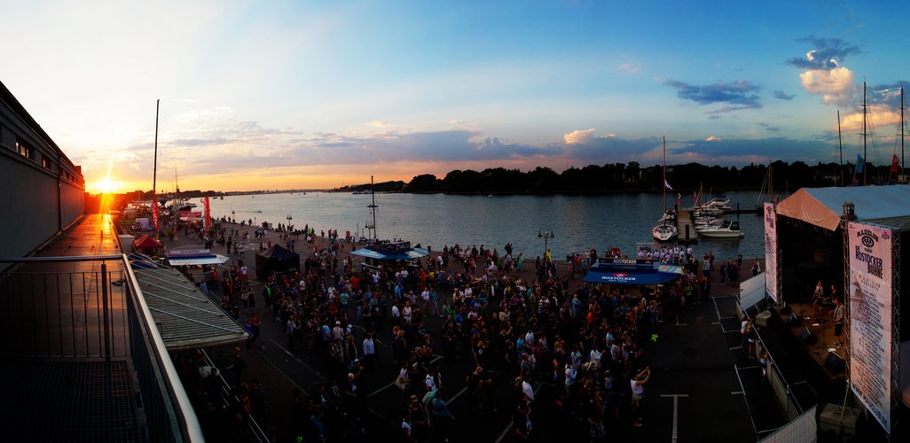 2015-08-07 Hanse Sail Panorama2kl.jpg
